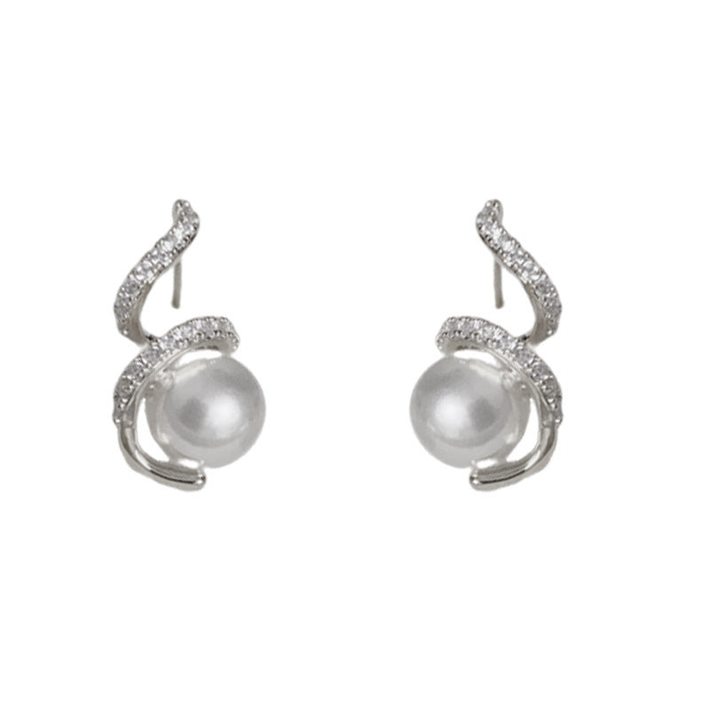 Elegant Pearl and Diamond Stud Earrings