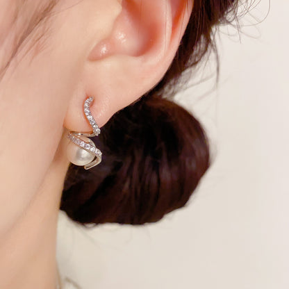Elegant Pearl and Diamond Stud Earrings