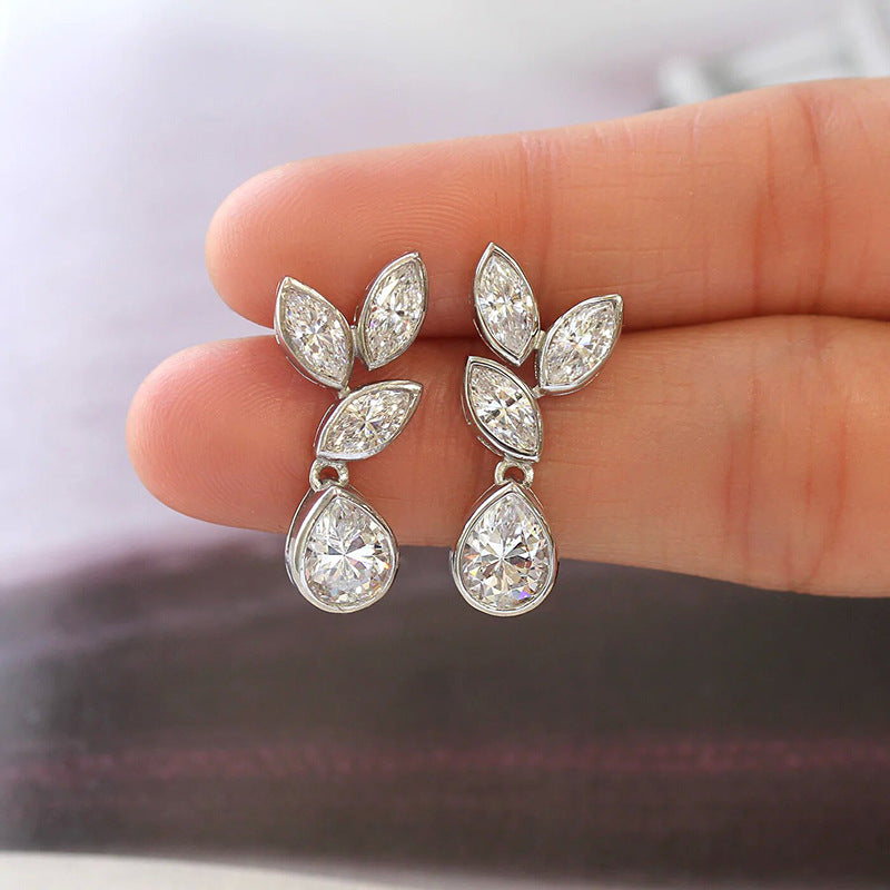 Cute Horse-Eye Leaf Earrings