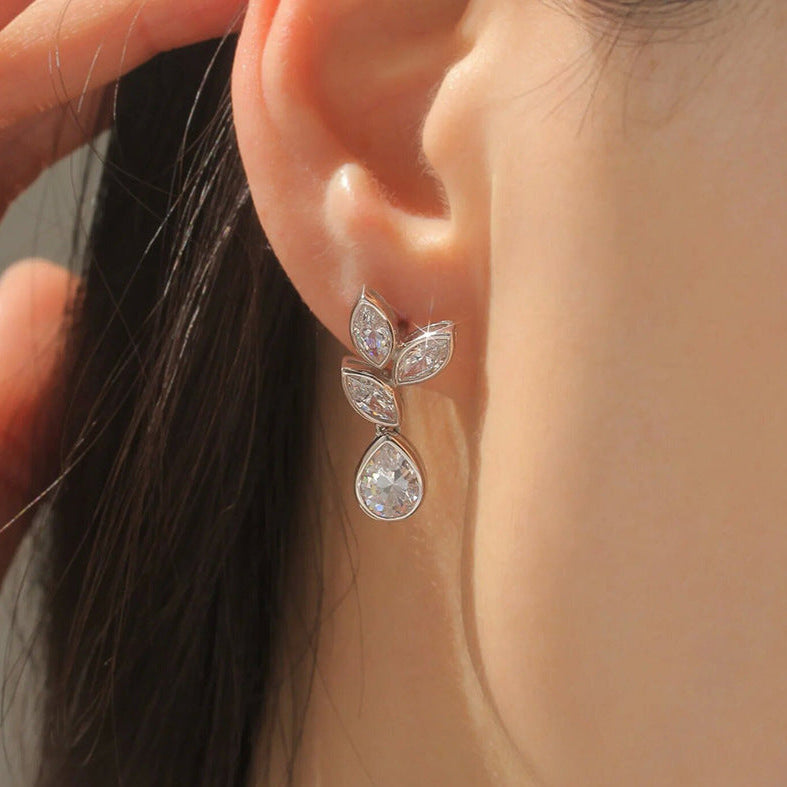 Cute Horse-Eye Leaf Earrings