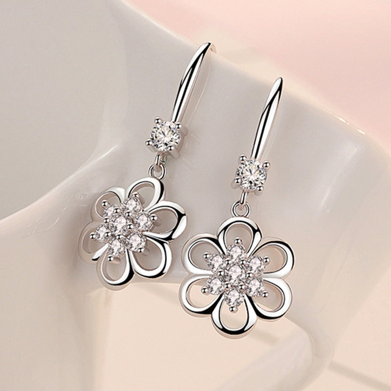 White Flower Copper Long Temperament Earrings